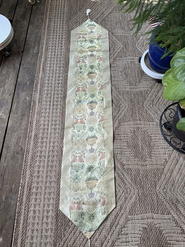 Beautiful asain table - beautiful, runner